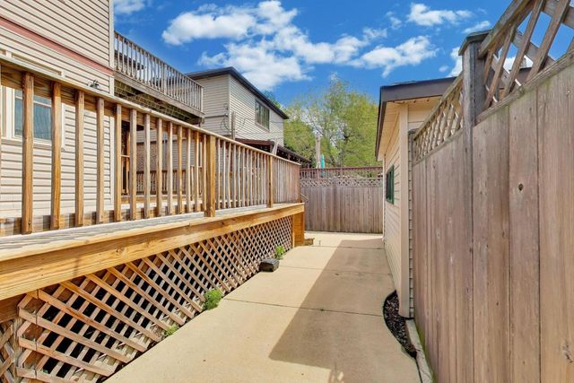 6725 W Albion Avenue, Chicago, IL 60631