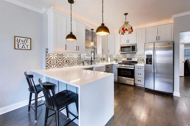 6725 W Albion Avenue, Chicago, IL 60631
