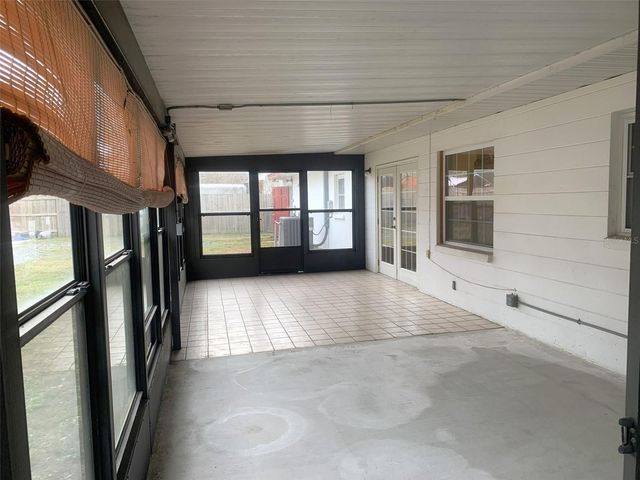 1104 N KNIGHT STREET, Plant City, FL 33563