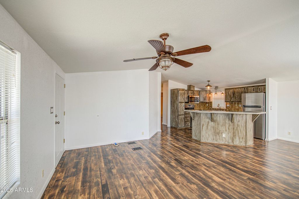 Image 3 of property listing at 2208 W BASELINE Avenue 76, Apache Junction, AZ 85120