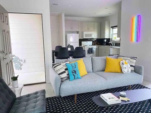 2012 Willow ST B, Austin, TX 78702