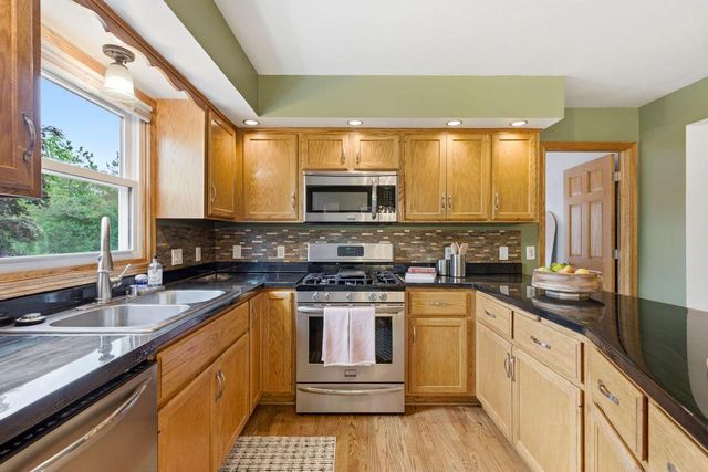 4199 W Hilltop LANE, Franklin, WI 53132