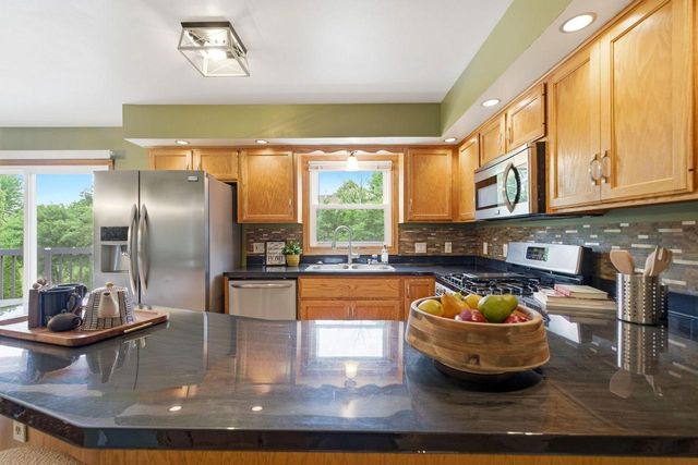 4199 W Hilltop LANE, Franklin, WI 53132