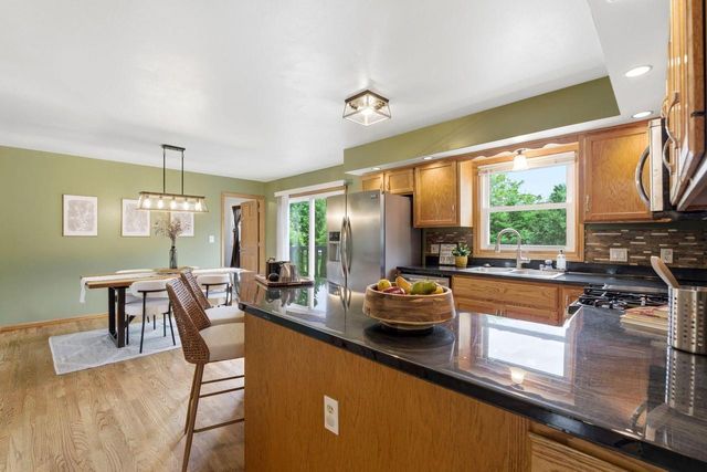 4199 W Hilltop LANE, Franklin, WI 53132