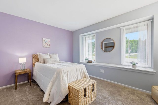 4199 W Hilltop LANE, Franklin, WI 53132