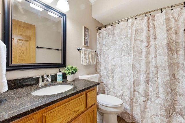 4199 W Hilltop LANE, Franklin, WI 53132