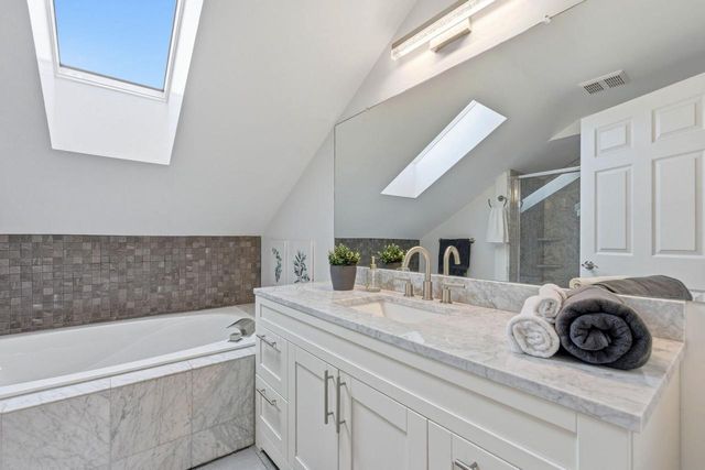 4199 W Hilltop LANE, Franklin, WI 53132