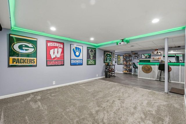 4199 W Hilltop LANE, Franklin, WI 53132