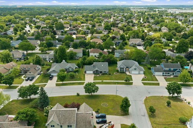 4199 W Hilltop LANE, Franklin, WI 53132