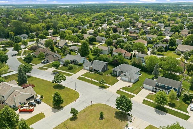 4199 W Hilltop LANE, Franklin, WI 53132