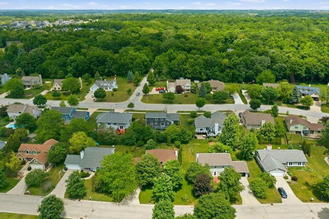 4199 W Hilltop LANE, Franklin, WI 53132