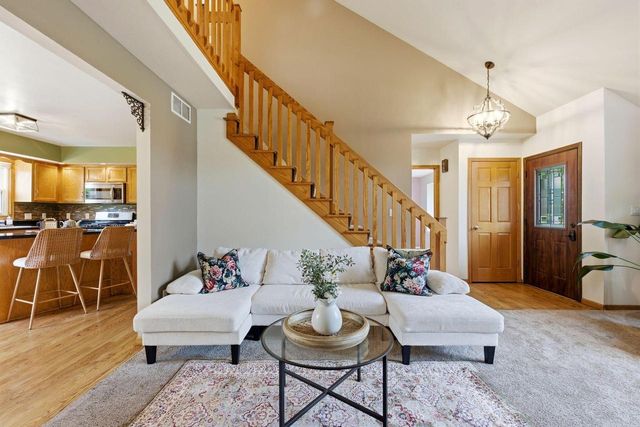 4199 W Hilltop LANE, Franklin, WI 53132