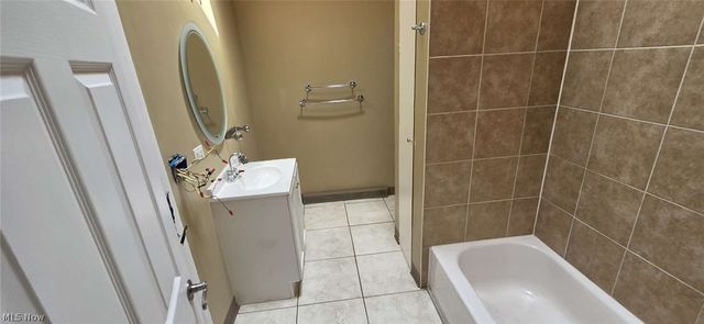 105 Mapledale Avenue, Bedford, OH 44146