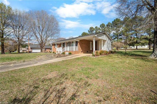 5406 Finch Farm Road, Trinity, NC 27370