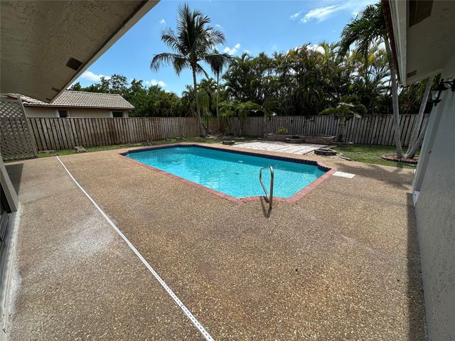 364 NW 107th Ter, Coral Springs, FL 33071