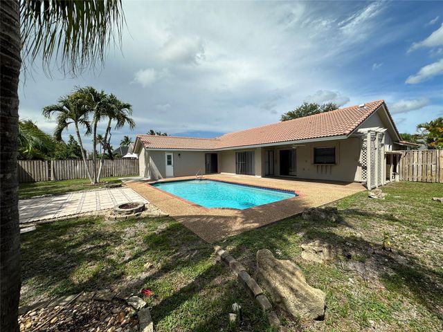 364 NW 107th Ter, Coral Springs, FL 33071