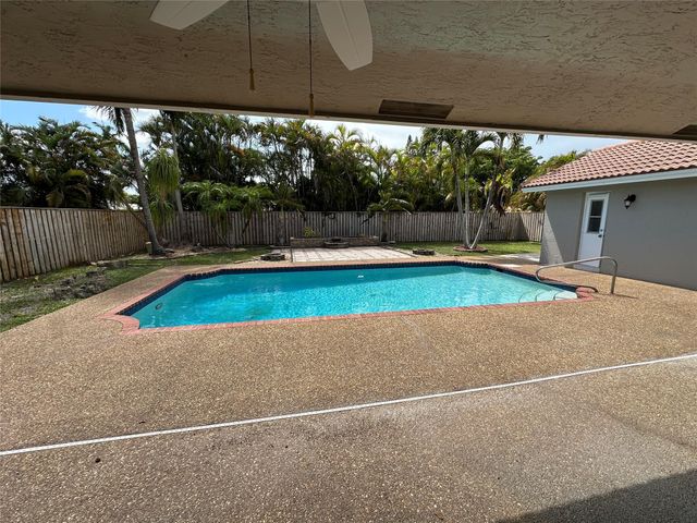 364 NW 107th Ter, Coral Springs, FL 33071