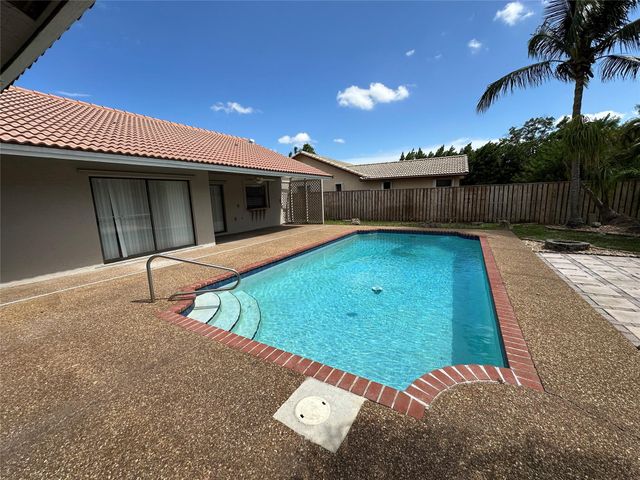 364 NW 107th Ter, Coral Springs, FL 33071