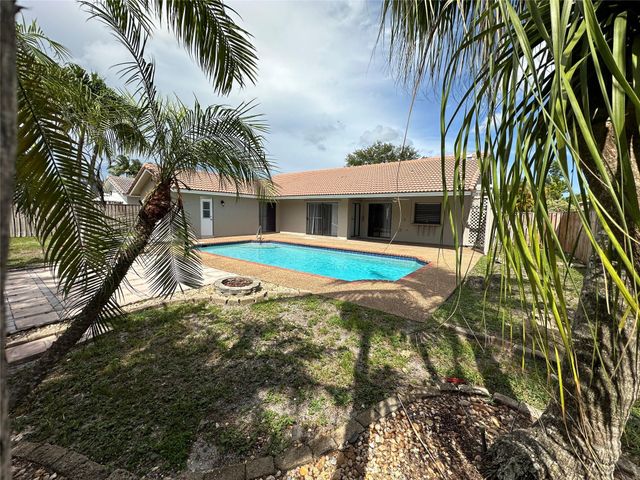 364 NW 107th Ter, Coral Springs, FL 33071