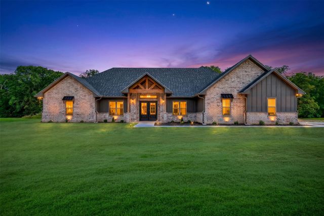 250 Private Road 45855, Blossom, TX 75416