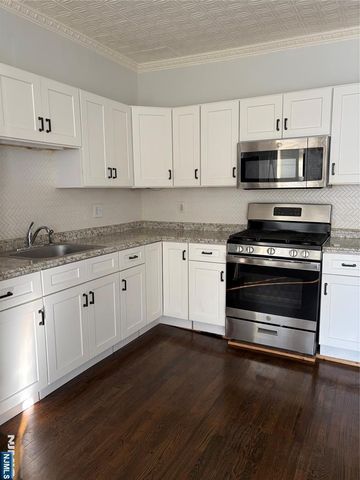 130 Lincoln Avenue, Hawthorne, NJ 07506