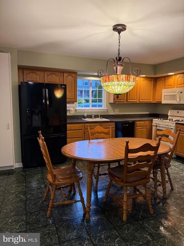 4312 YORKTOWN DR, Upper Chichester, PA 19061