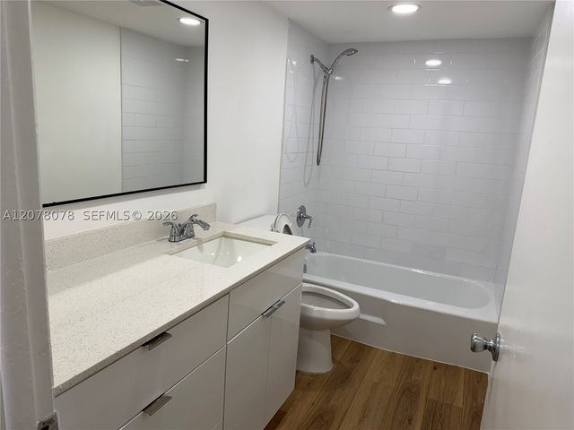 10822 N Kendall Dr S 23, Miami, FL 33176