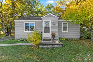 923 W Grove Street, Greenville, MI 48838
