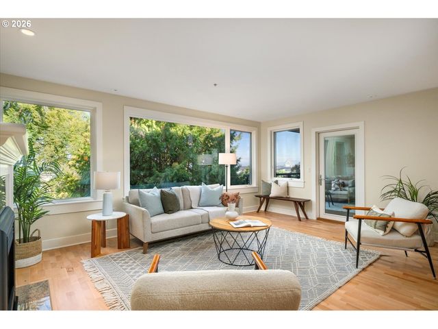 780 Nw WESTOVER Sq 3, Portland, OR 97210