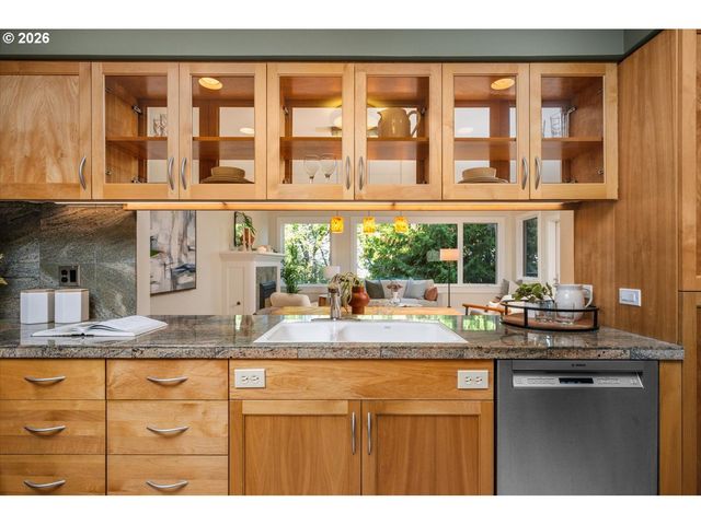 780 Nw WESTOVER Sq 3, Portland, OR 97210
