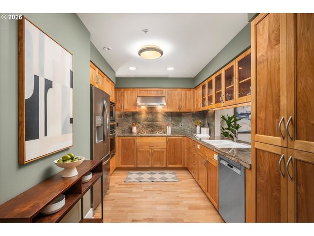 780 Nw WESTOVER Sq 3, Portland, OR 97210