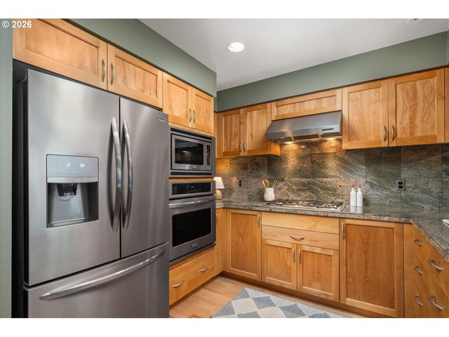 780 Nw WESTOVER Sq 3, Portland, OR 97210