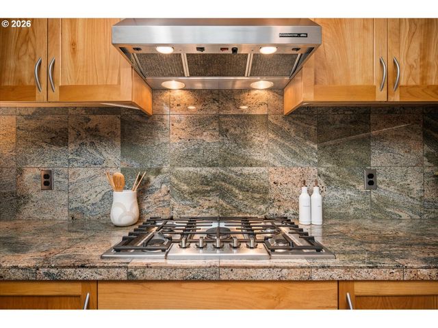 780 Nw WESTOVER Sq 3, Portland, OR 97210