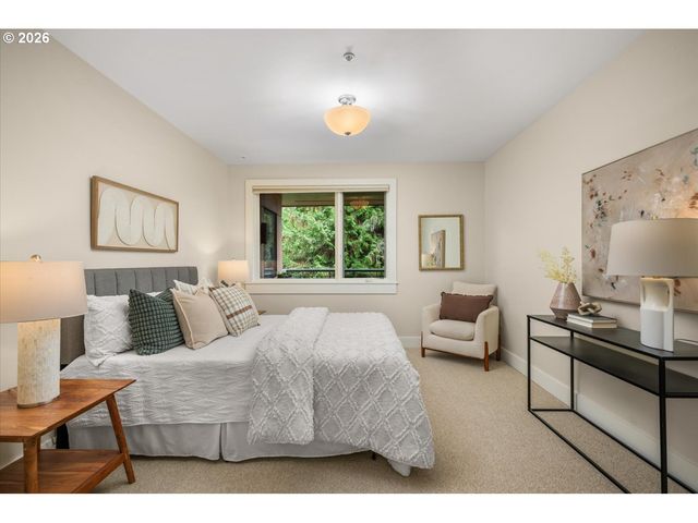 780 Nw WESTOVER Sq 3, Portland, OR 97210