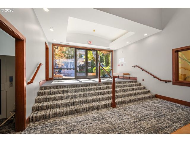 780 Nw WESTOVER Sq 3, Portland, OR 97210