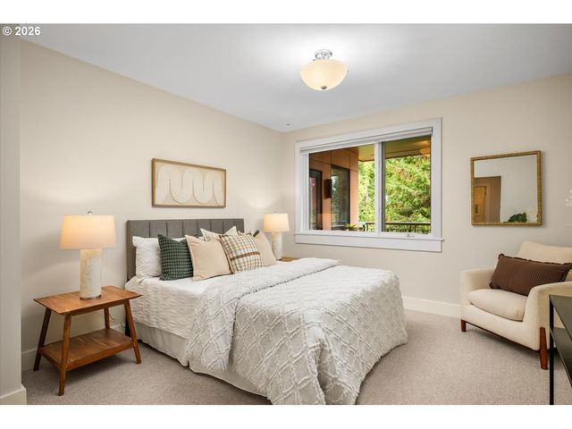 780 Nw WESTOVER Sq 3, Portland, OR 97210