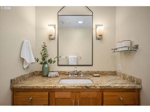 780 Nw WESTOVER Sq 3, Portland, OR 97210
