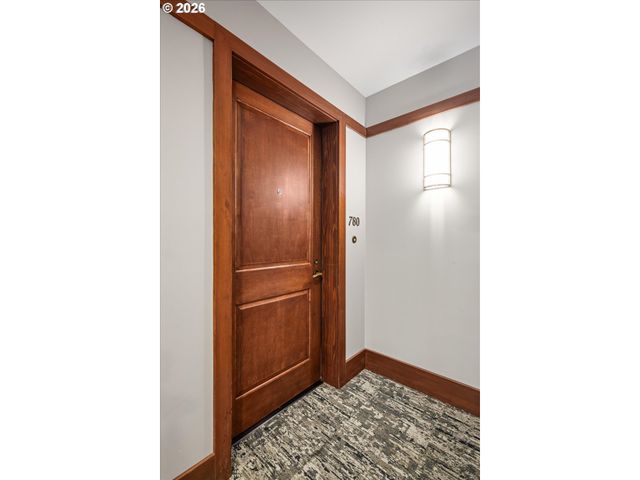 780 Nw WESTOVER Sq 3, Portland, OR 97210