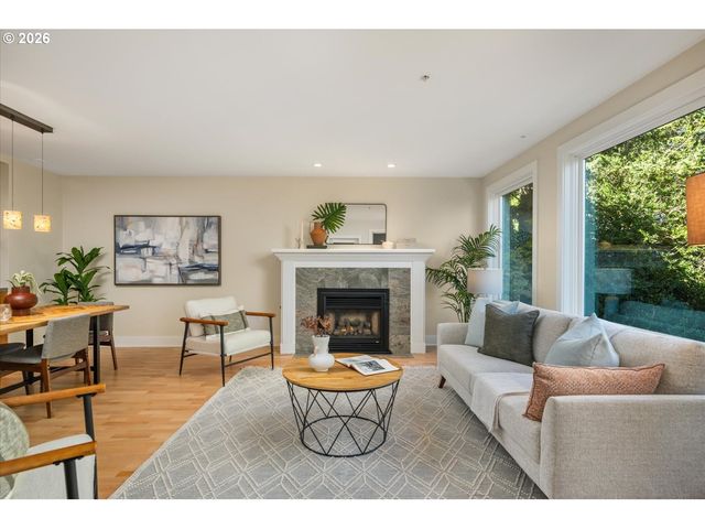780 Nw WESTOVER Sq 3, Portland, OR 97210