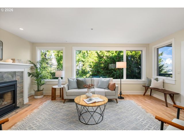 780 Nw WESTOVER Sq 3, Portland, OR 97210