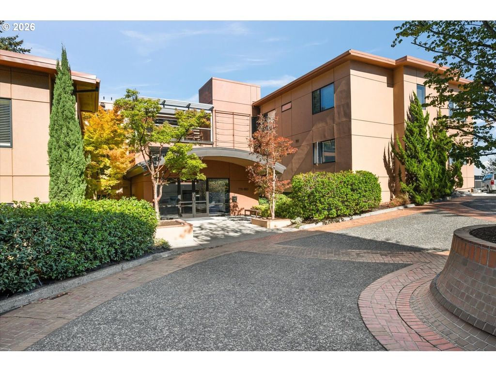 780 Nw WESTOVER Sq 3, Portland, OR 97210