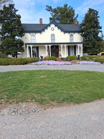 305 S Main Street, Versailles, KY 40383