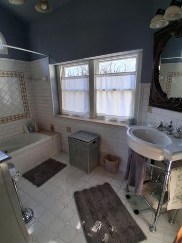 305 S Main Street, Versailles, KY 40383