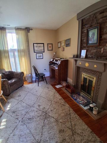 305 S Main Street, Versailles, KY 40383