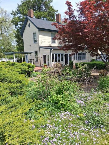 305 S Main Street, Versailles, KY 40383