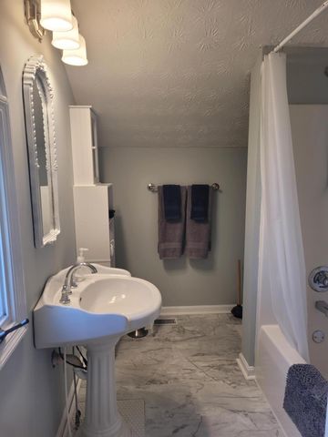 305 S Main Street, Versailles, KY 40383