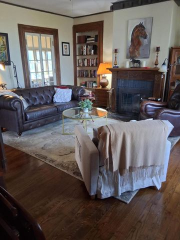 305 S Main Street, Versailles, KY 40383