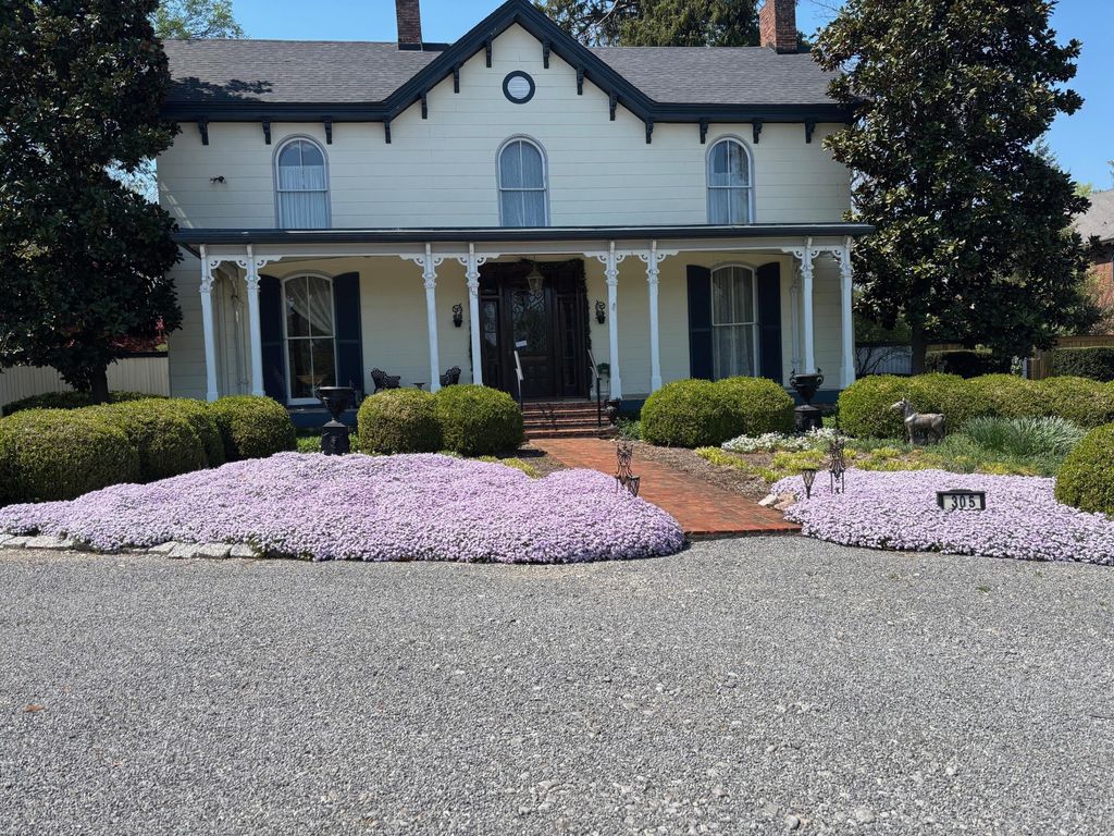 305 S Main Street, Versailles, KY 40383