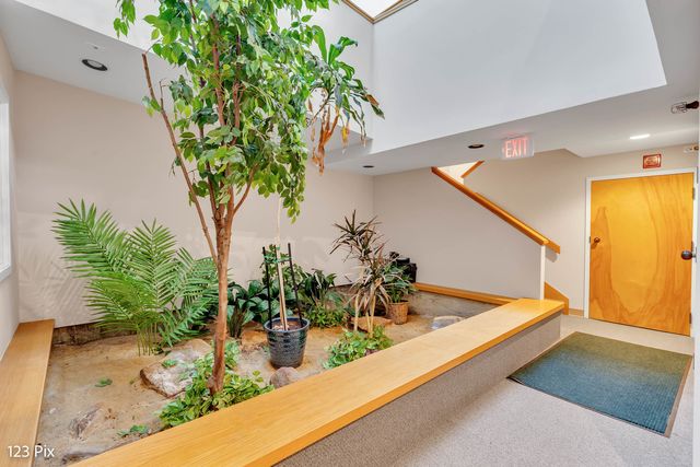 200 N Northwest Highway 100, Barrington, IL 60010