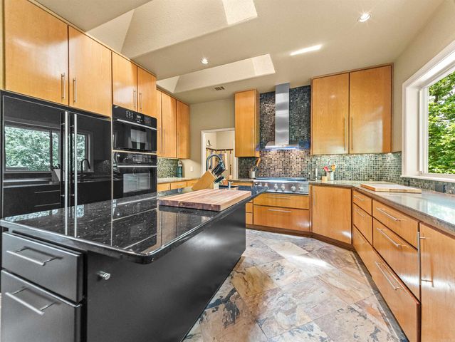 11 Paraiso Lane, Hot Springs Village, AR 71909